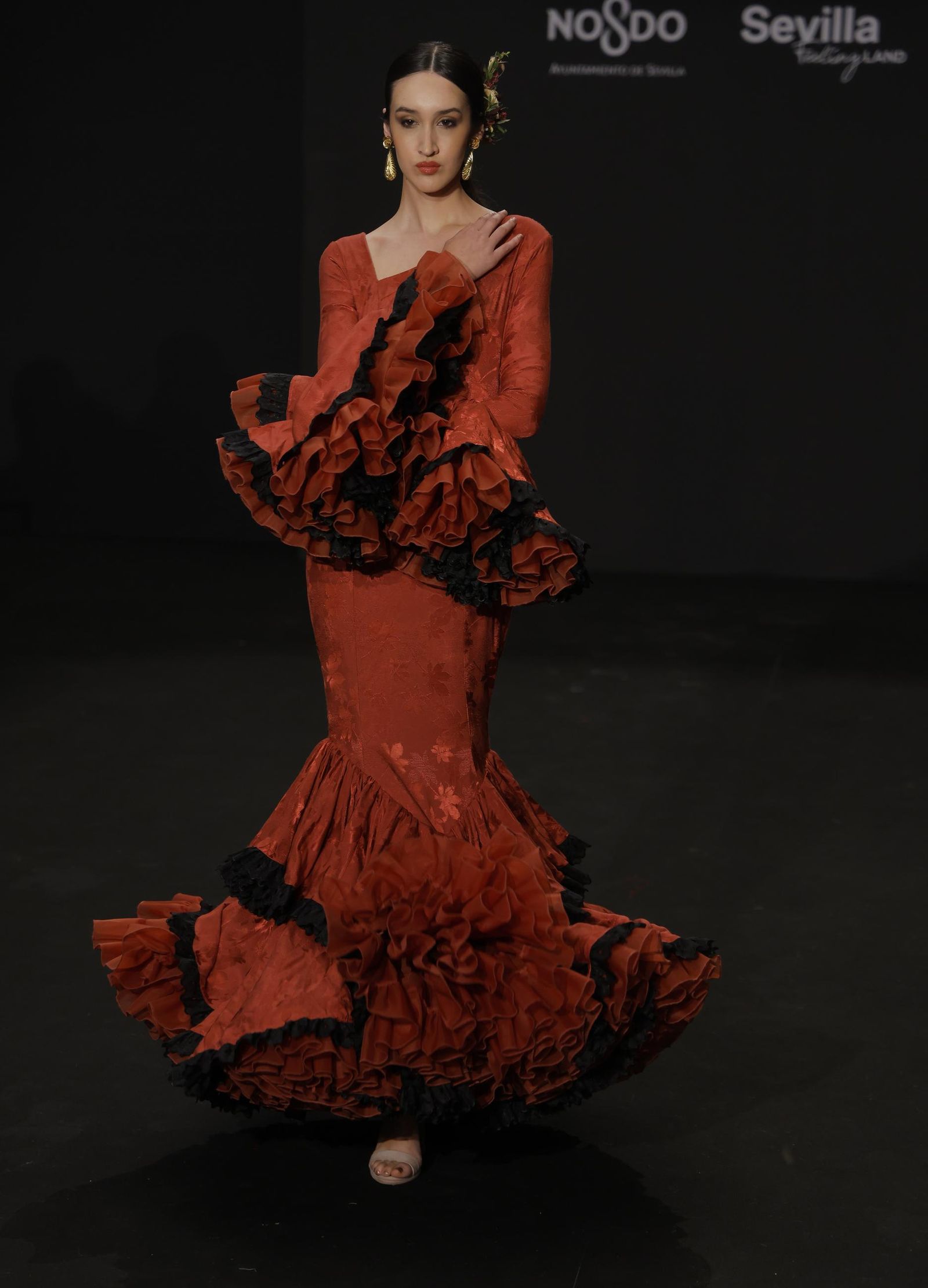 Emprende Lunares, el desfile de moda flamenca de Gloria Galán, que anticipa la Feria de Abril: todas las fotos.