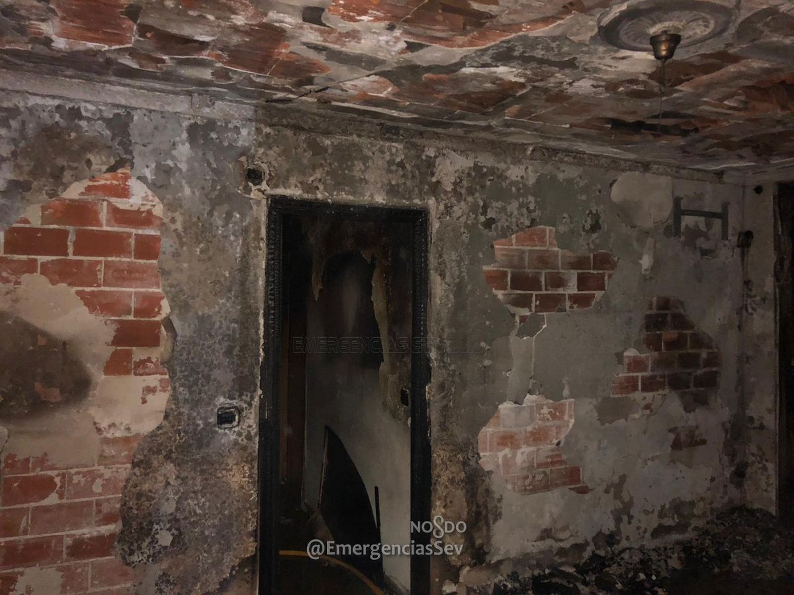 Estado en el que ha quedado la vivienda totalmente afectada por el fuego.