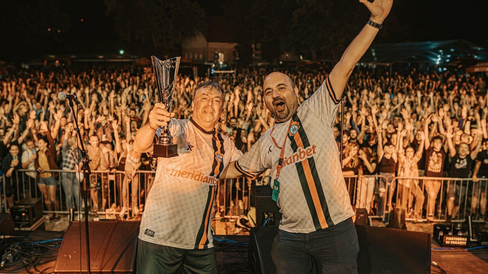 El Rekreativo BL festeja el campeonato de liga y su ascenso a cuarta ante su afición