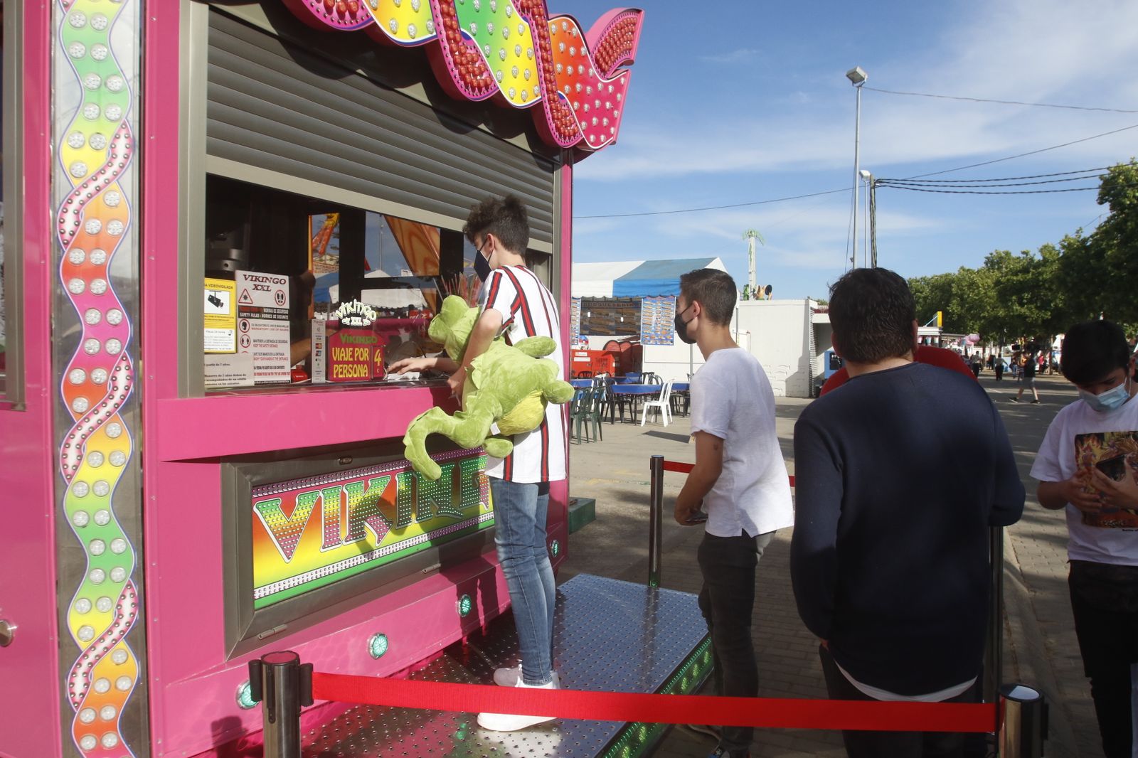 Primera jornada en el parque de atracciones de El Arenal, en imágenes
