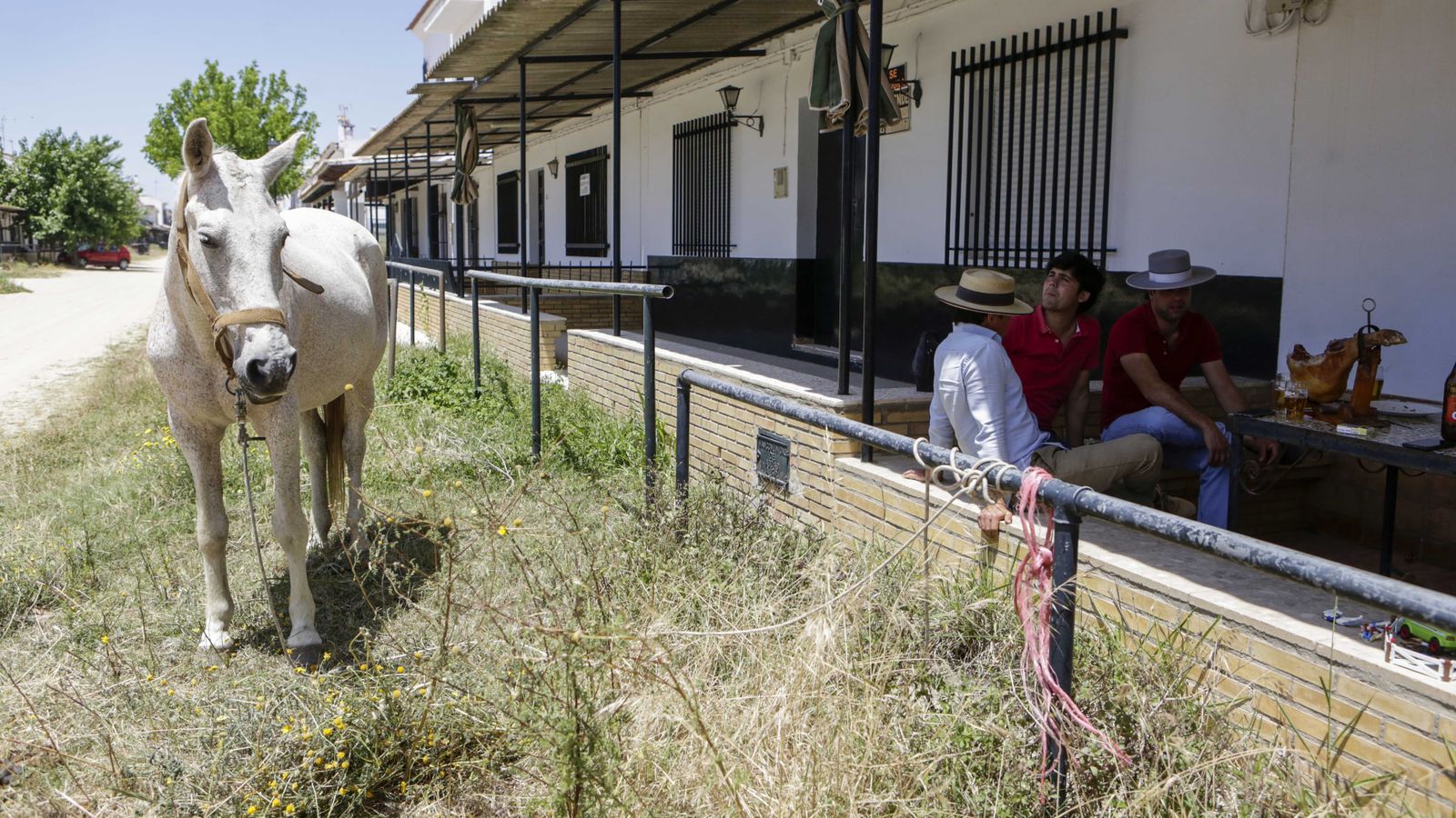 Imágenes de un viernes de Rocío sin romería