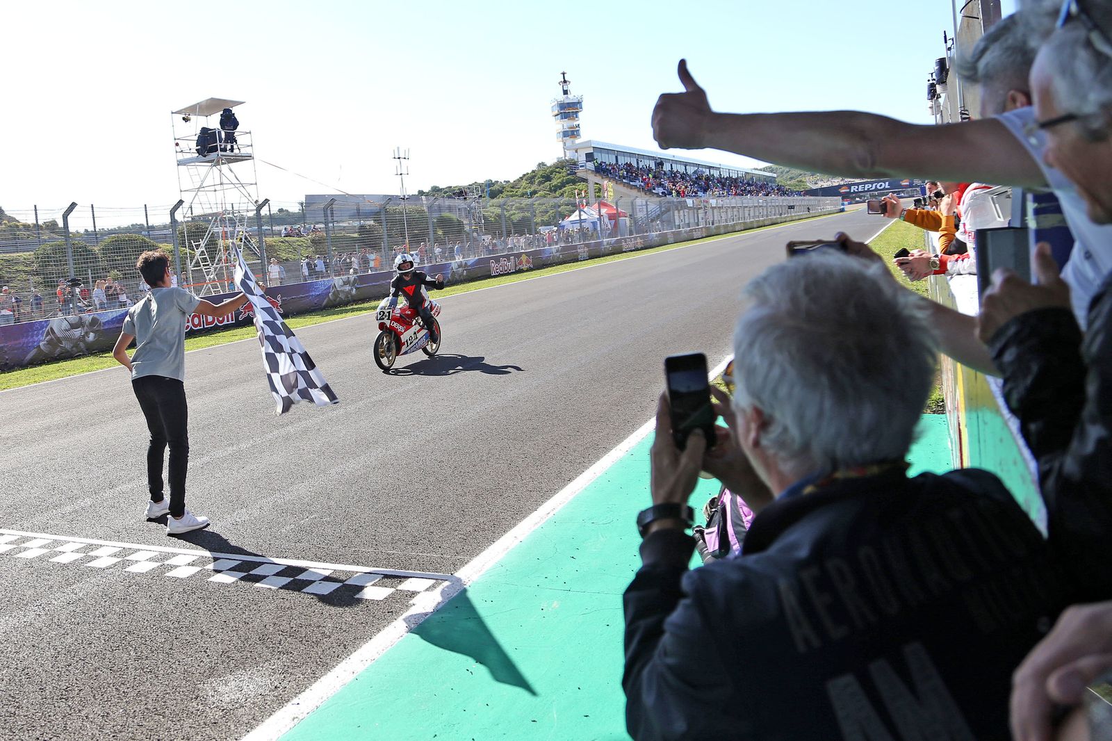 Las imágenes del homenaje a Ángel Nieto en el GP de España