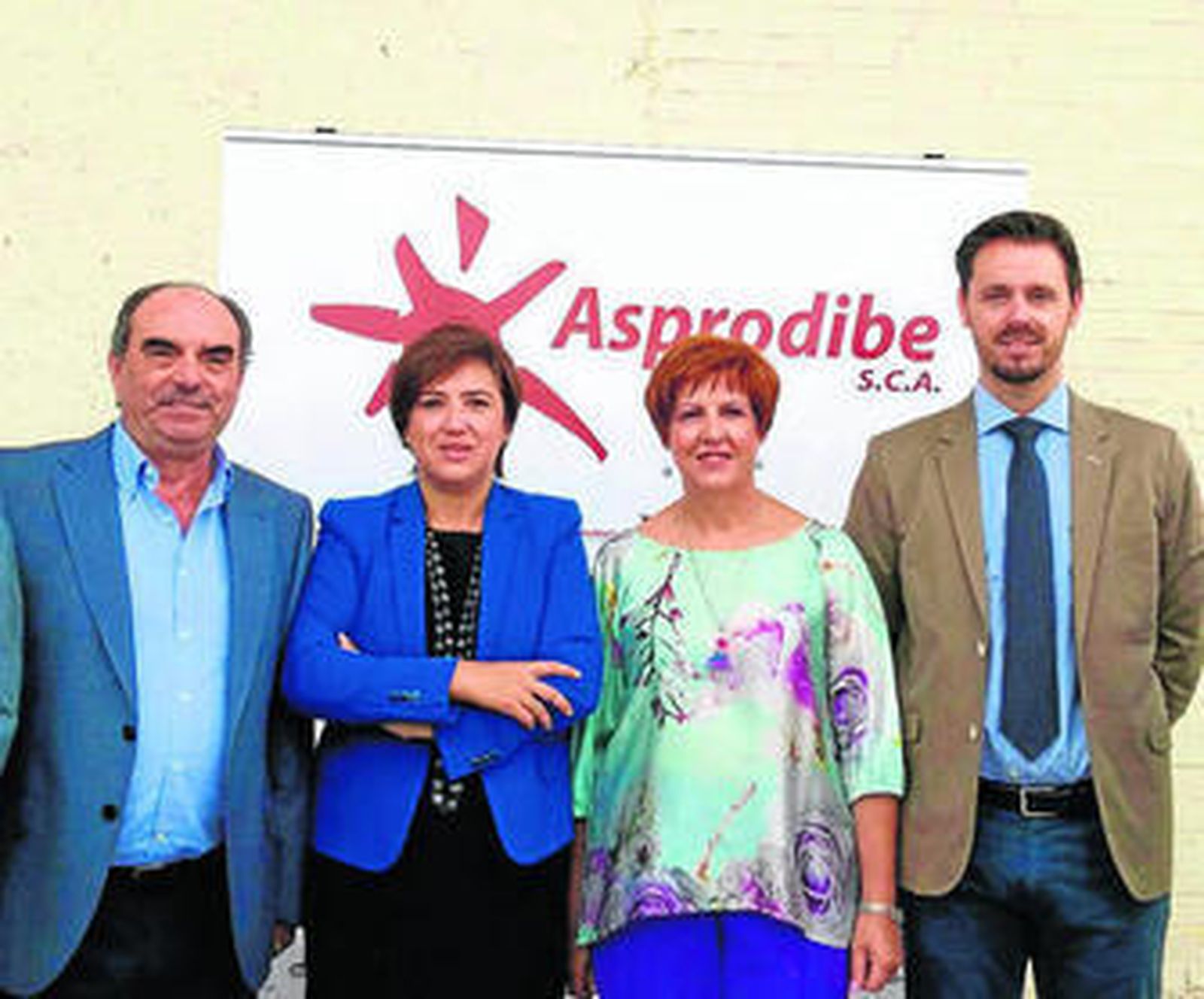 Representantes de la Junta estuvieron apoyando a la cooperativa en su aniversario.