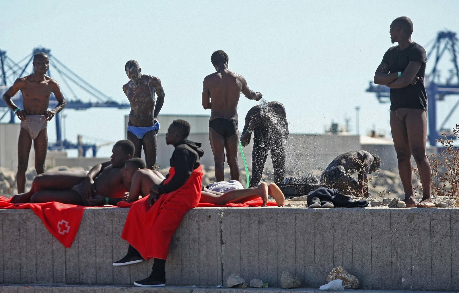 Cientos de migrantes esperan destino acogidos en el Campo de Gibraltar