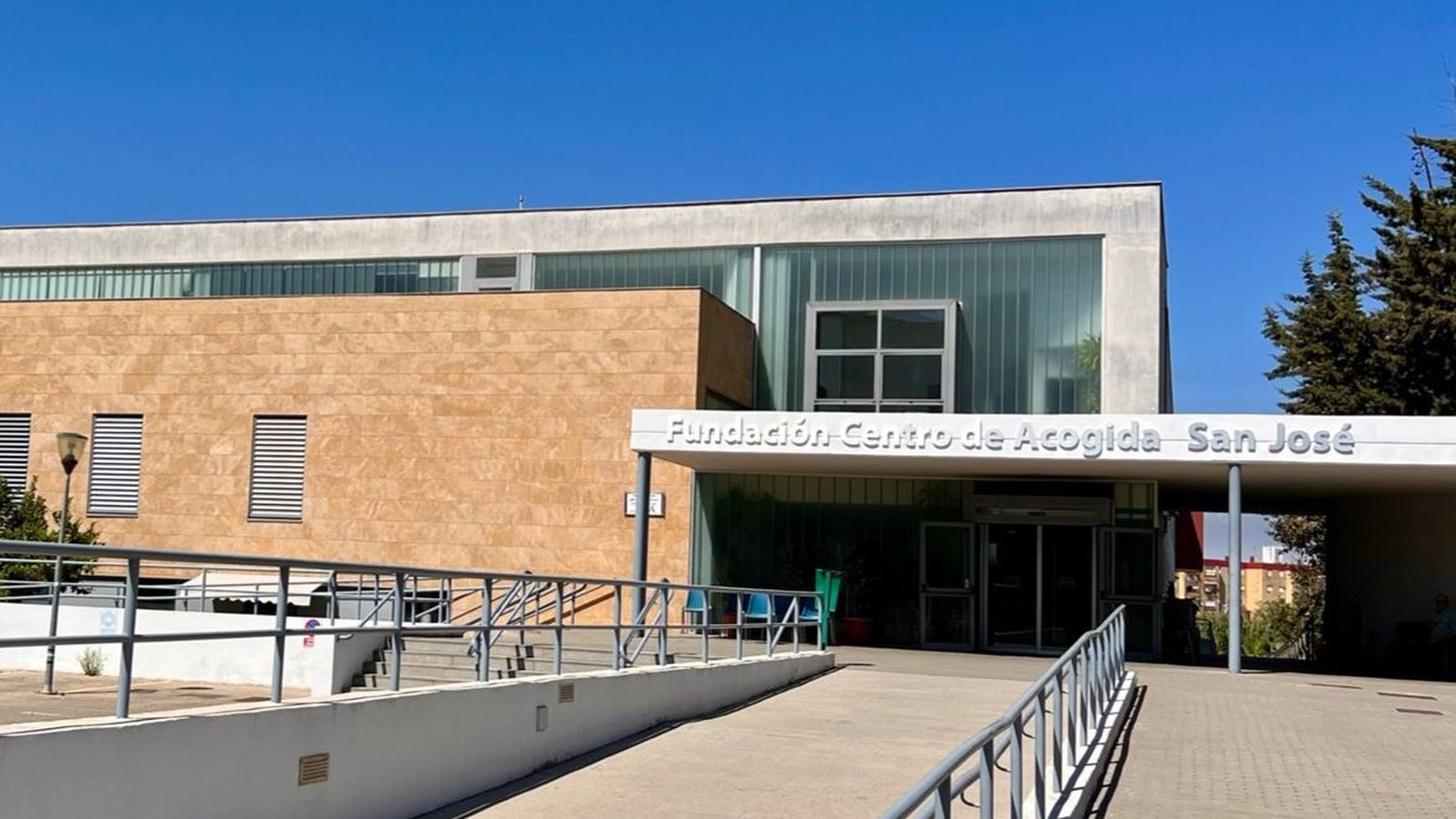 Entrada al centro San José de Jerez.