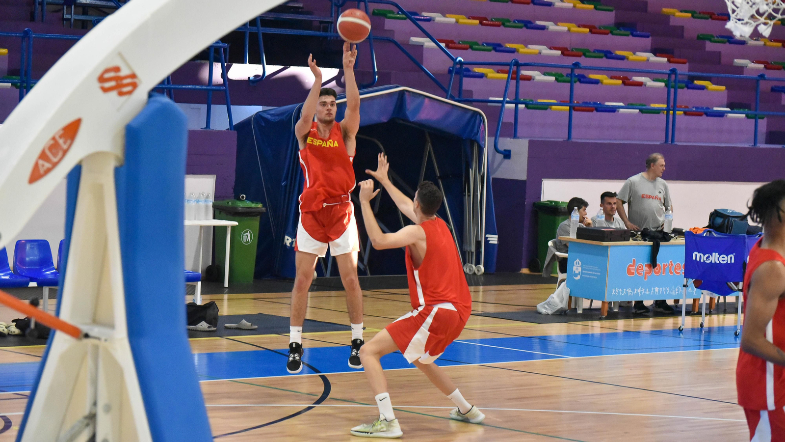 La selección española sub-20 de baloncesto ya se entrena en La Línea La selección española sub-20 de baloncesto ya se entrena en La Línea