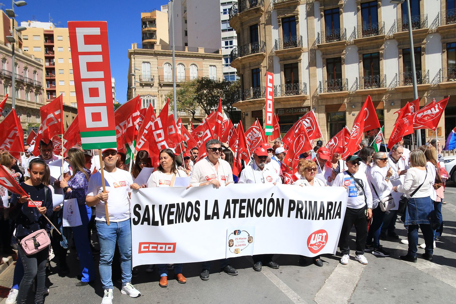 Los sanitarios de Almería se manifiestan contra la mala salud de la sanidad andaluza