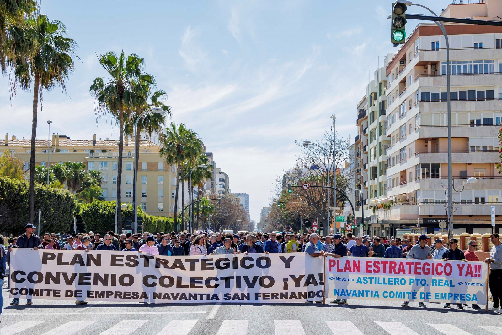 Manifestación de las plantillas de Navantia en la Bahía de Cádiz.