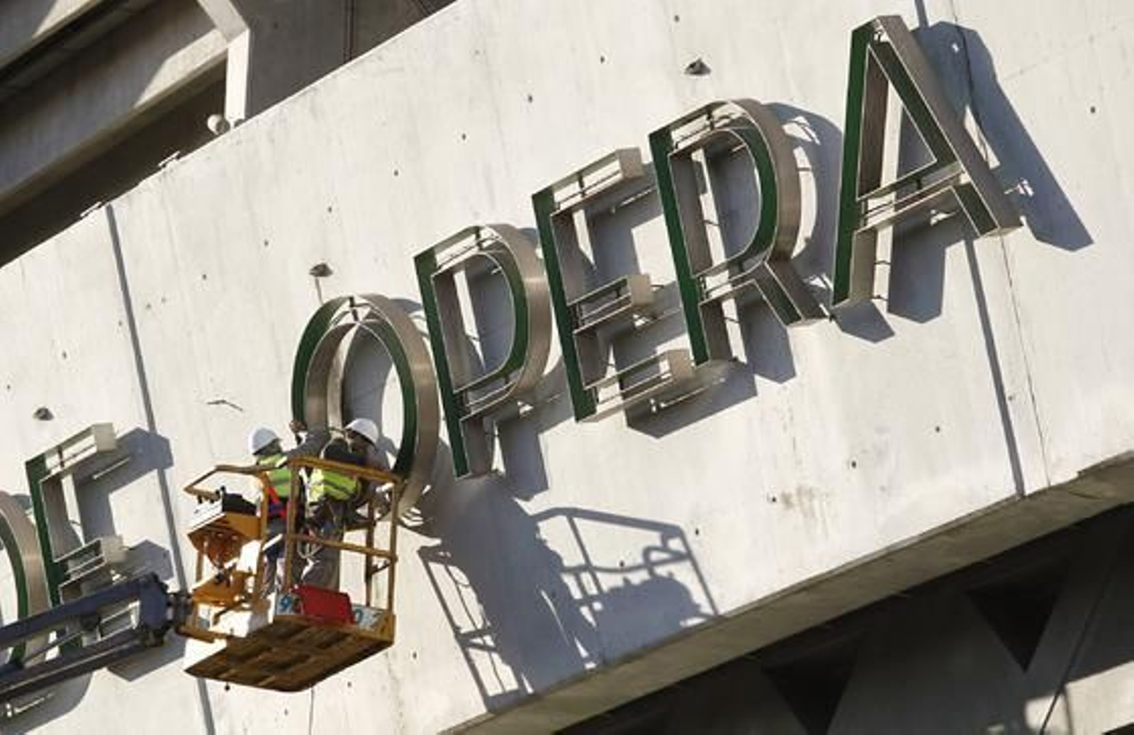 Retirada del nombre de Lopera del estadio del Betis. / Antonio Pizarro

Foto: Antonio Pizarro