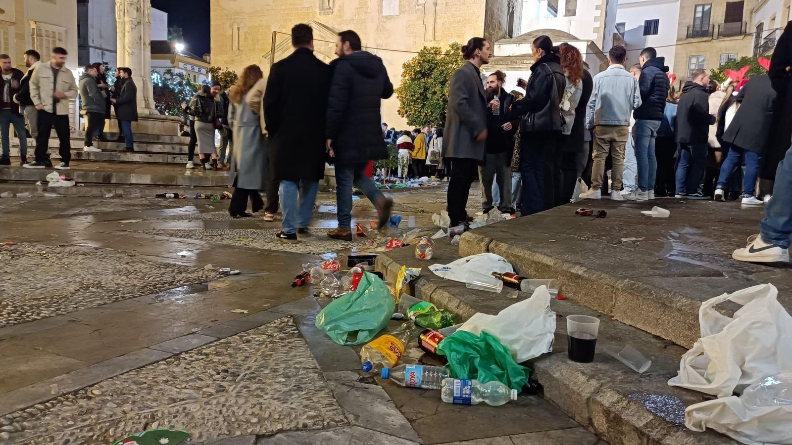 Plaza de San Dionisio durante la noche del pasado sábado.