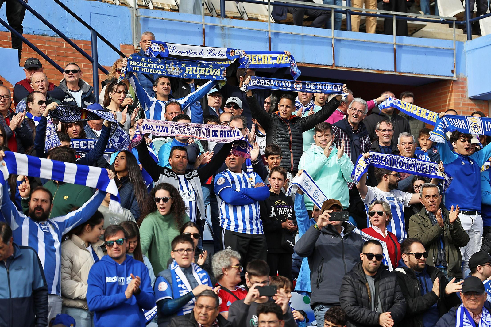 Ambiente en las gradas del Recreativo de Huelva vs AD Ceuta FC