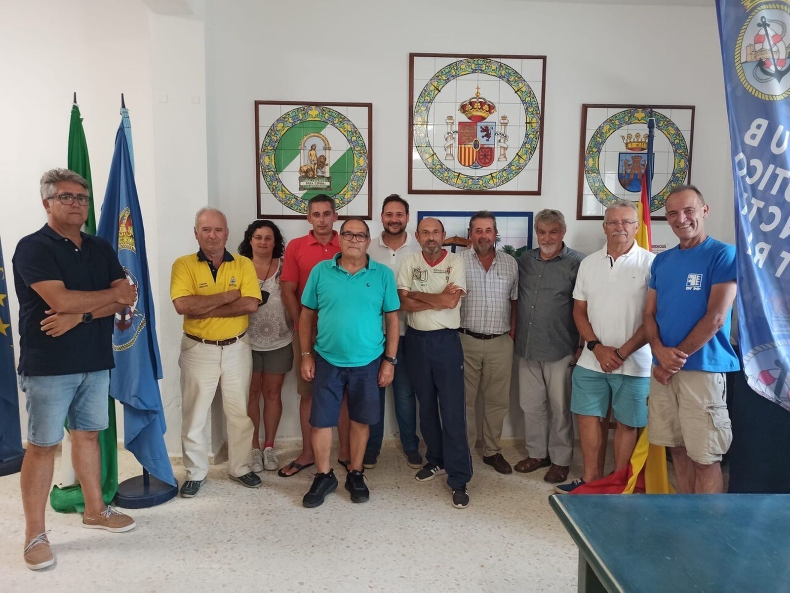 La nueva junta directiva del club posa tras su reciente elección.