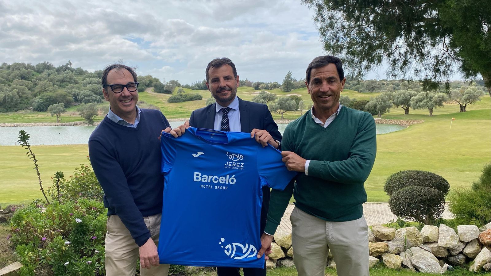 Otra imagen de la firma del acuerdo que se ha rubricado en el Hotel Barceló Montecastillo.