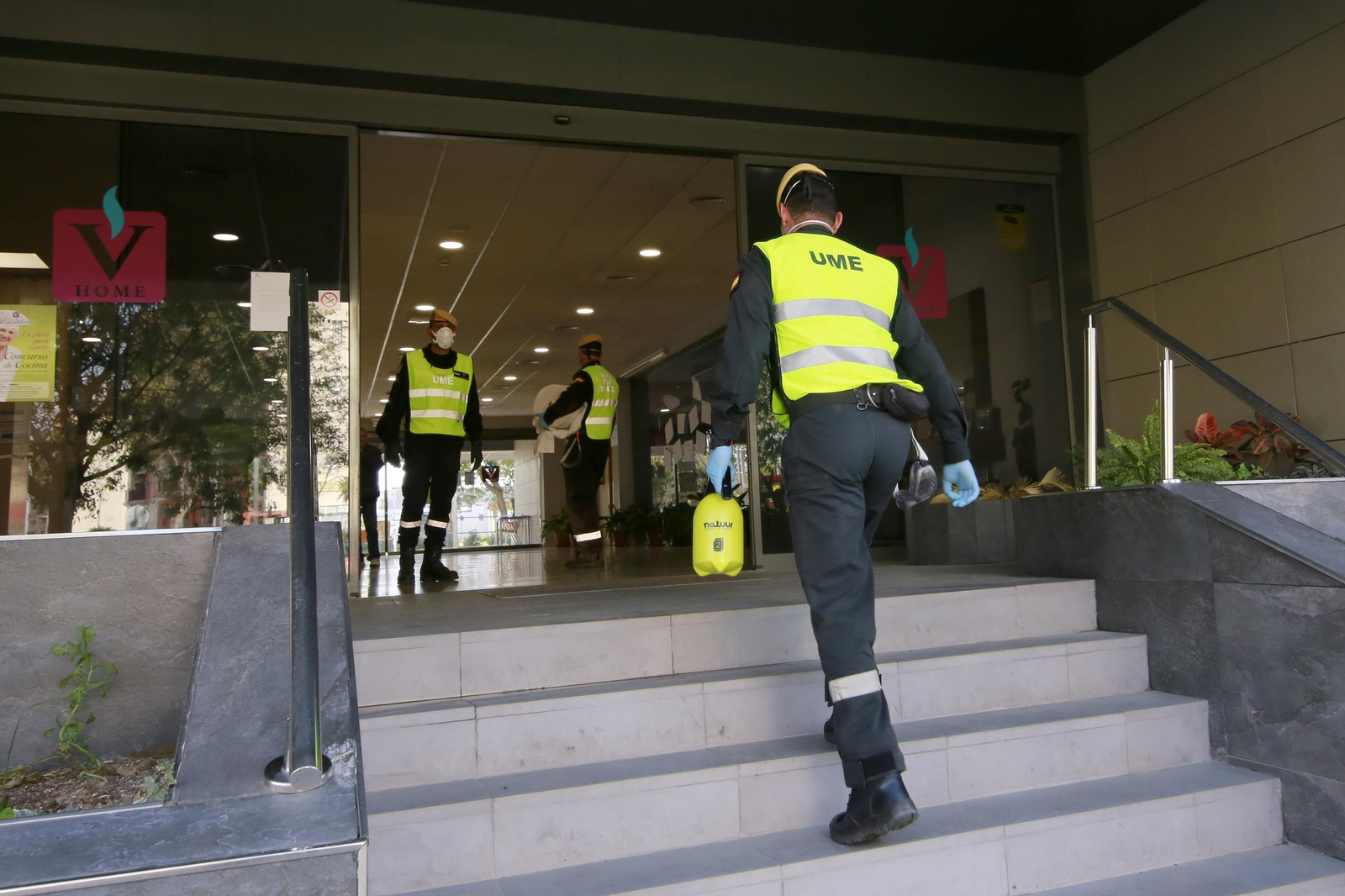 Policía Nacional junto a Infantería de Marina, y la UME en Jerez