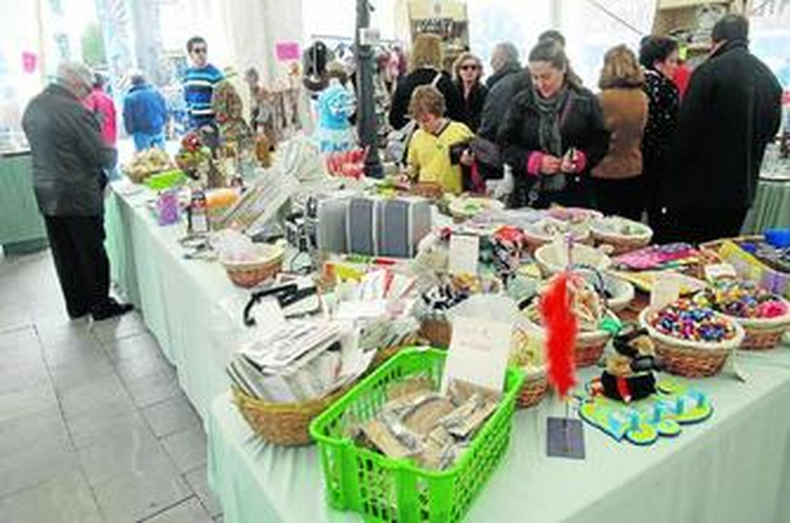 La Hermandad del Rocío celebra su rastrillo benéfico