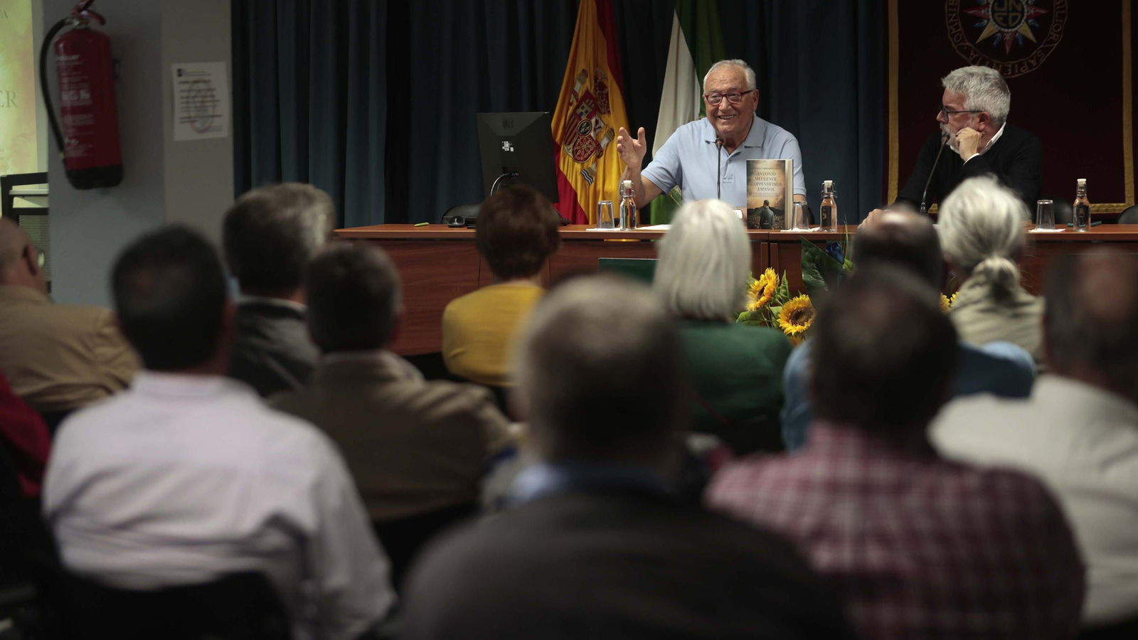 "Fotos de la presentación del libro 'Antonio Meulener: el Oppenheimer español' de Antonio Torremocha"