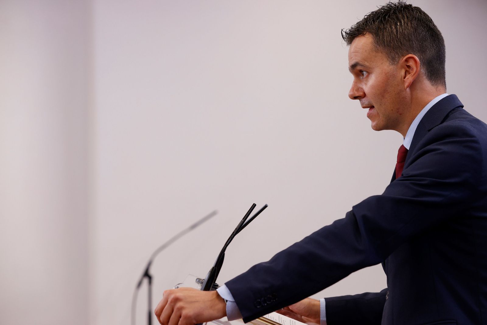 El portavoz del PSOE Héctor Gómez  durante una reciente rueda de prensa.