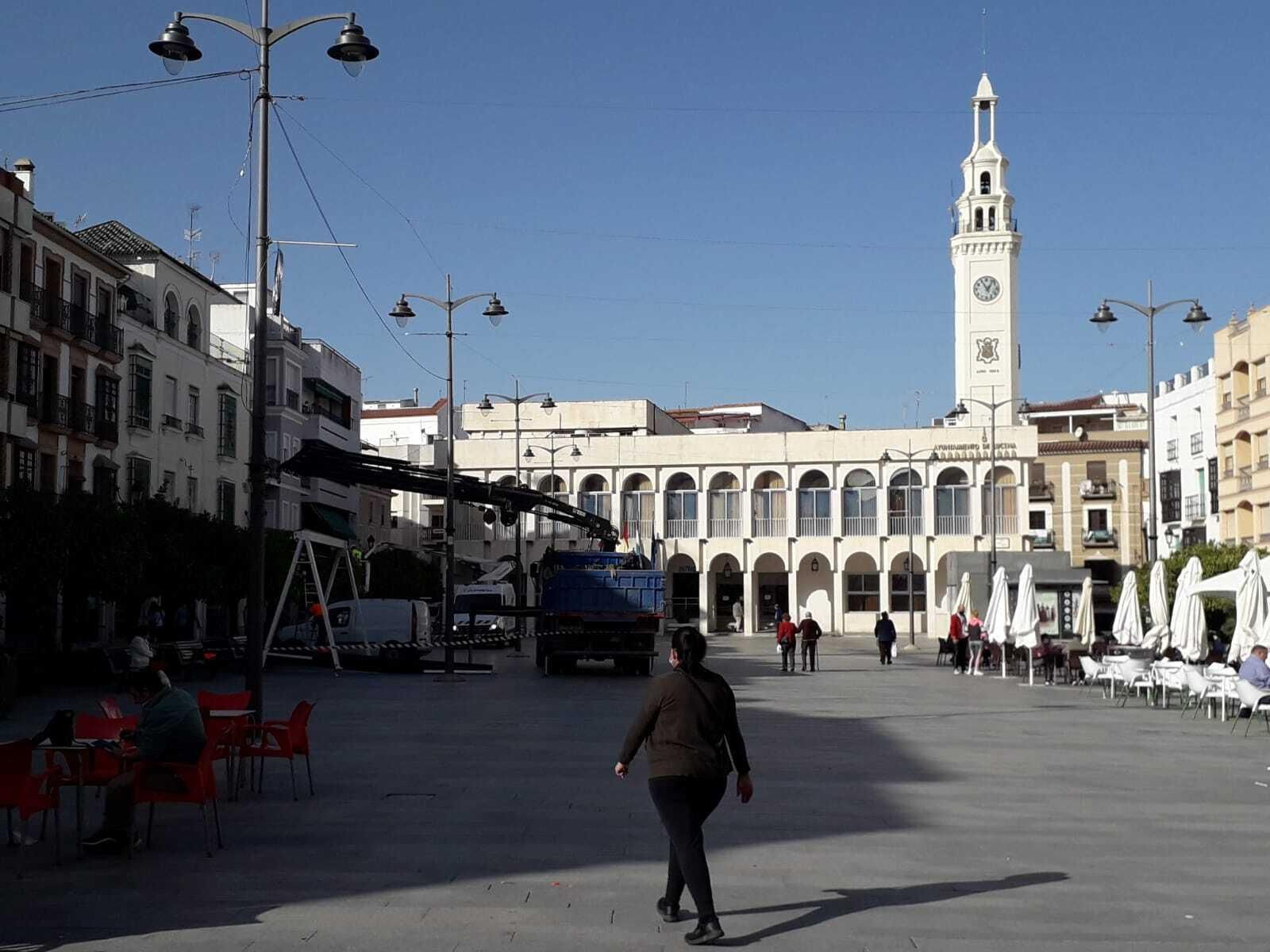 Plaza Nueva de Lucena, municipio que queda cerrado. Plaza Nueva de Lucena, municipio que queda cerrado.