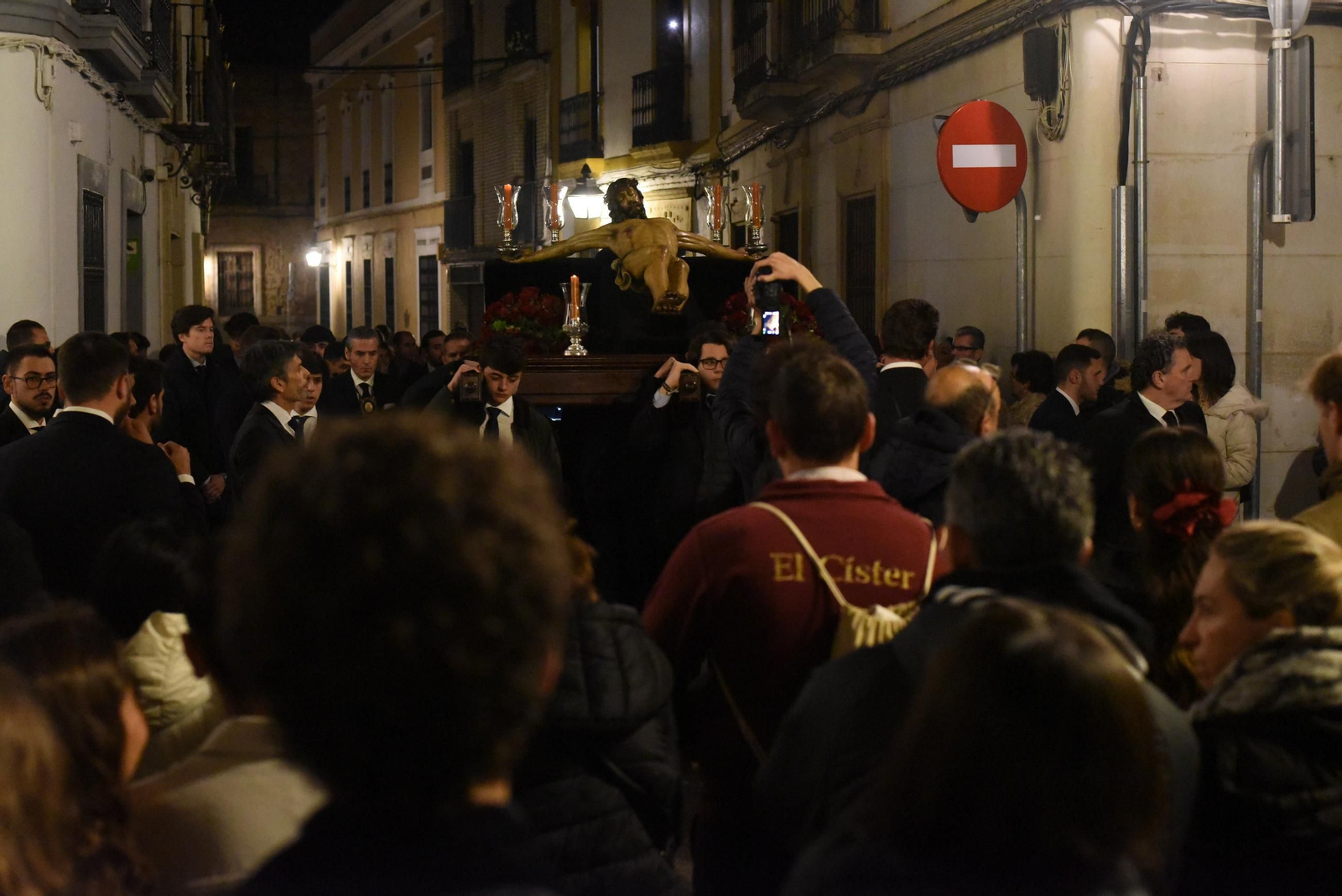 Las mejores imágenes del vía crucis del Cristo de la Clemencia en Córdoba