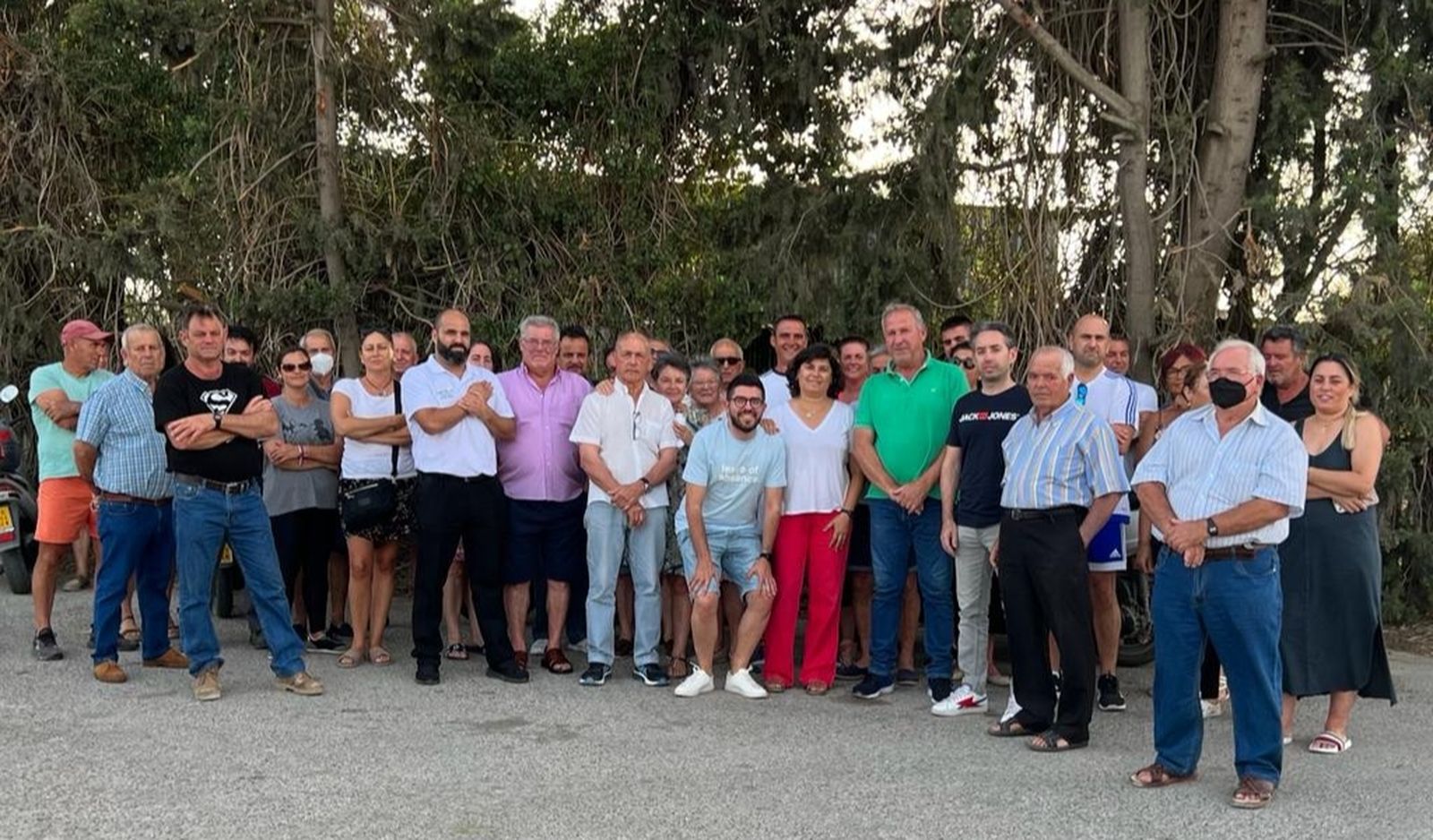 Concejales de IU con vecinos del Callejón Negro en su última visita a esta zona de Sanlúcar.