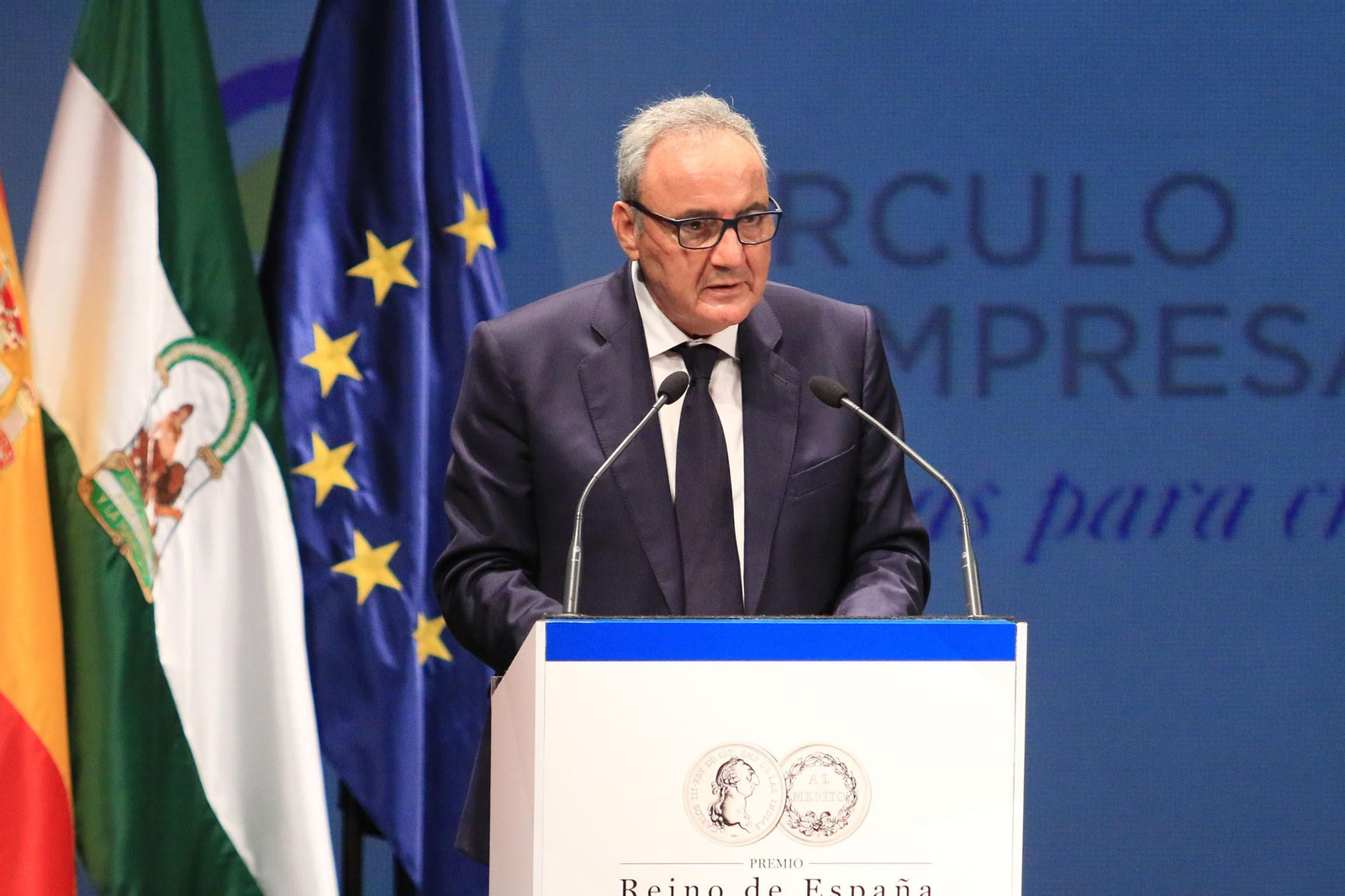 Fotogalería 'El Rey entrega el premio Reino de España a la Trayectora Empresarial a Paco Cosentino'