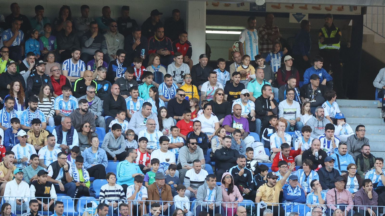 Búscate en el Málaga CF-Almería en las gradas de La Rosaleda