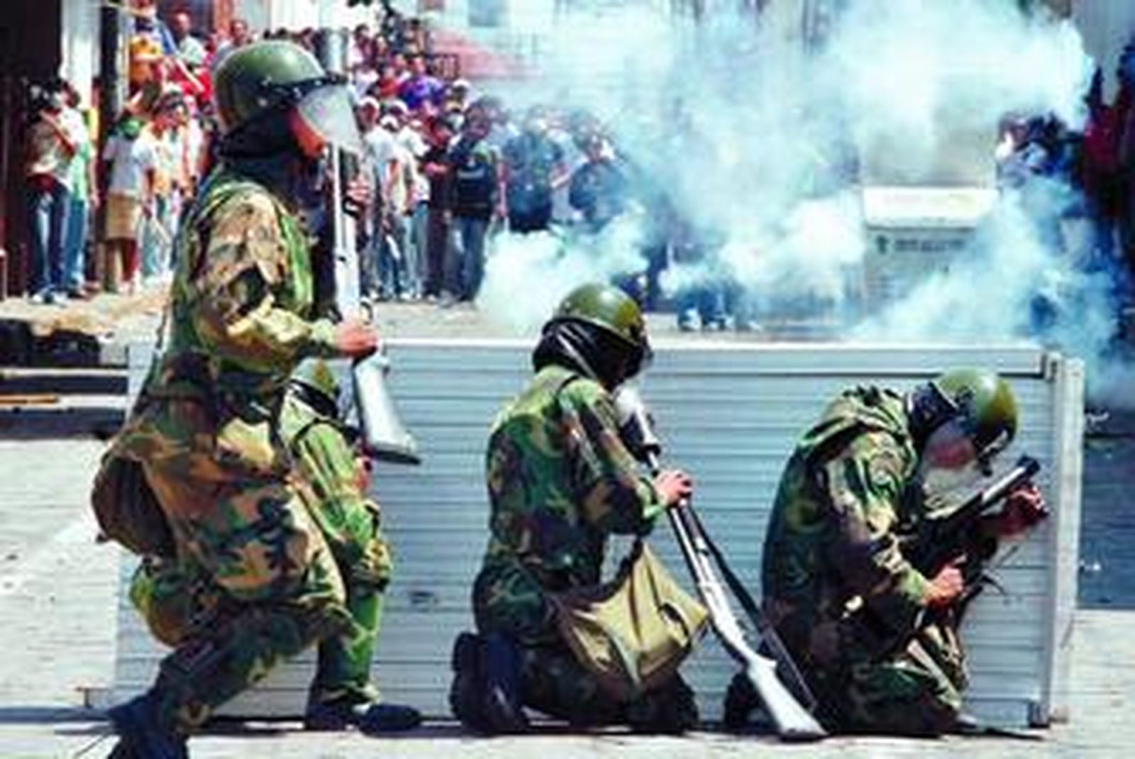 Los enfrentamientos entre soldados y manifestantes en Santa Cruz.