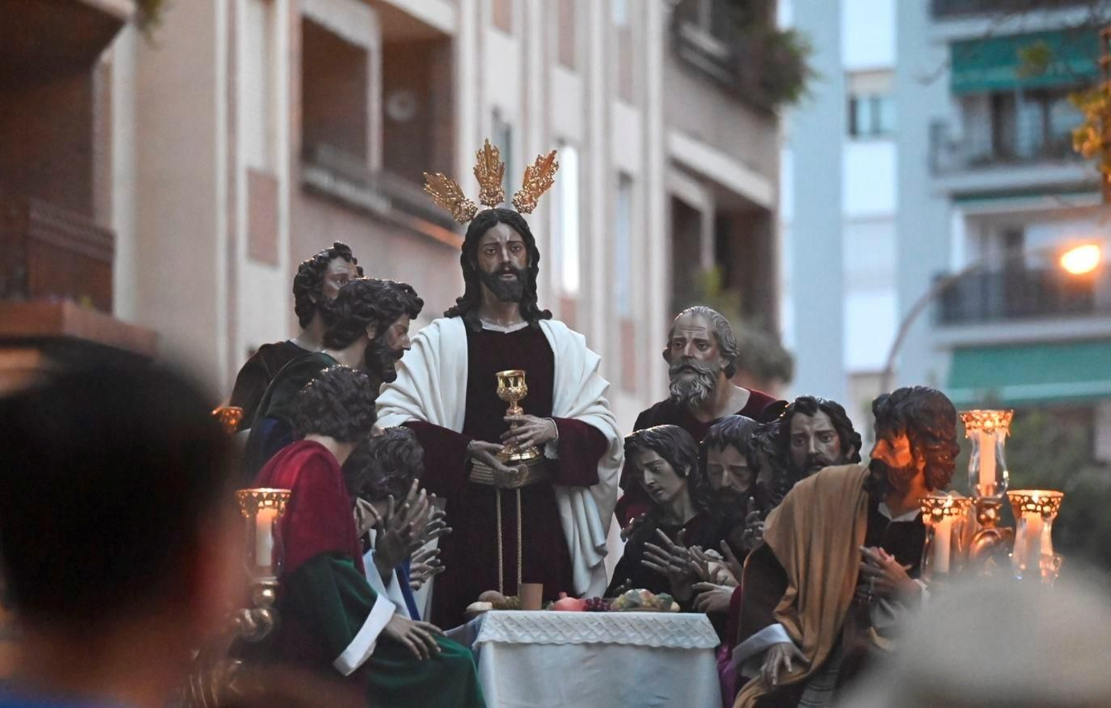 Traslado de la Sagrada Cena a la Catedral para su participación en el Corpus