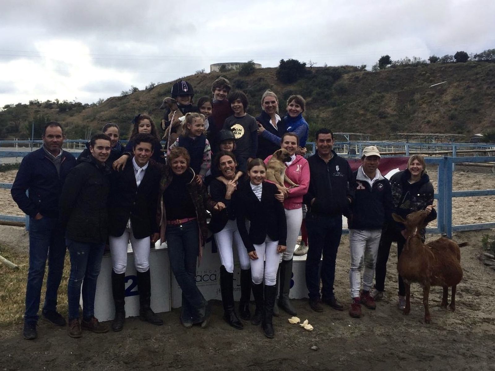 La expedición del Dressage, en la Hípica La Paca al término de la prueba