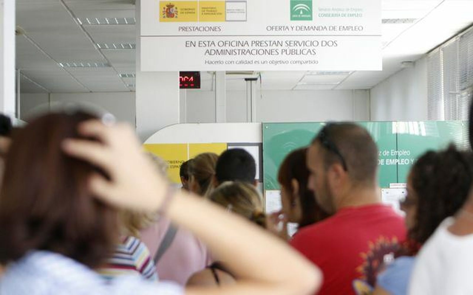 El desempleo bajó en agosto en todos los municipios de la Costa Noroeste menos Rota.