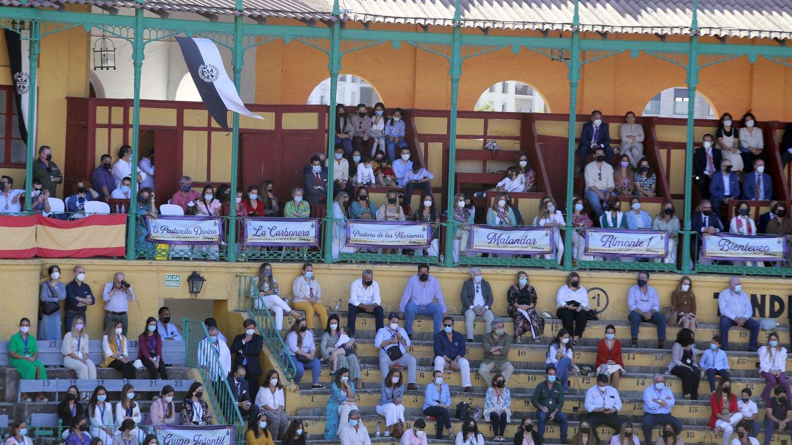 Imágenes de la Misa de Pentecostés en la Plaza de Toros de Jerez