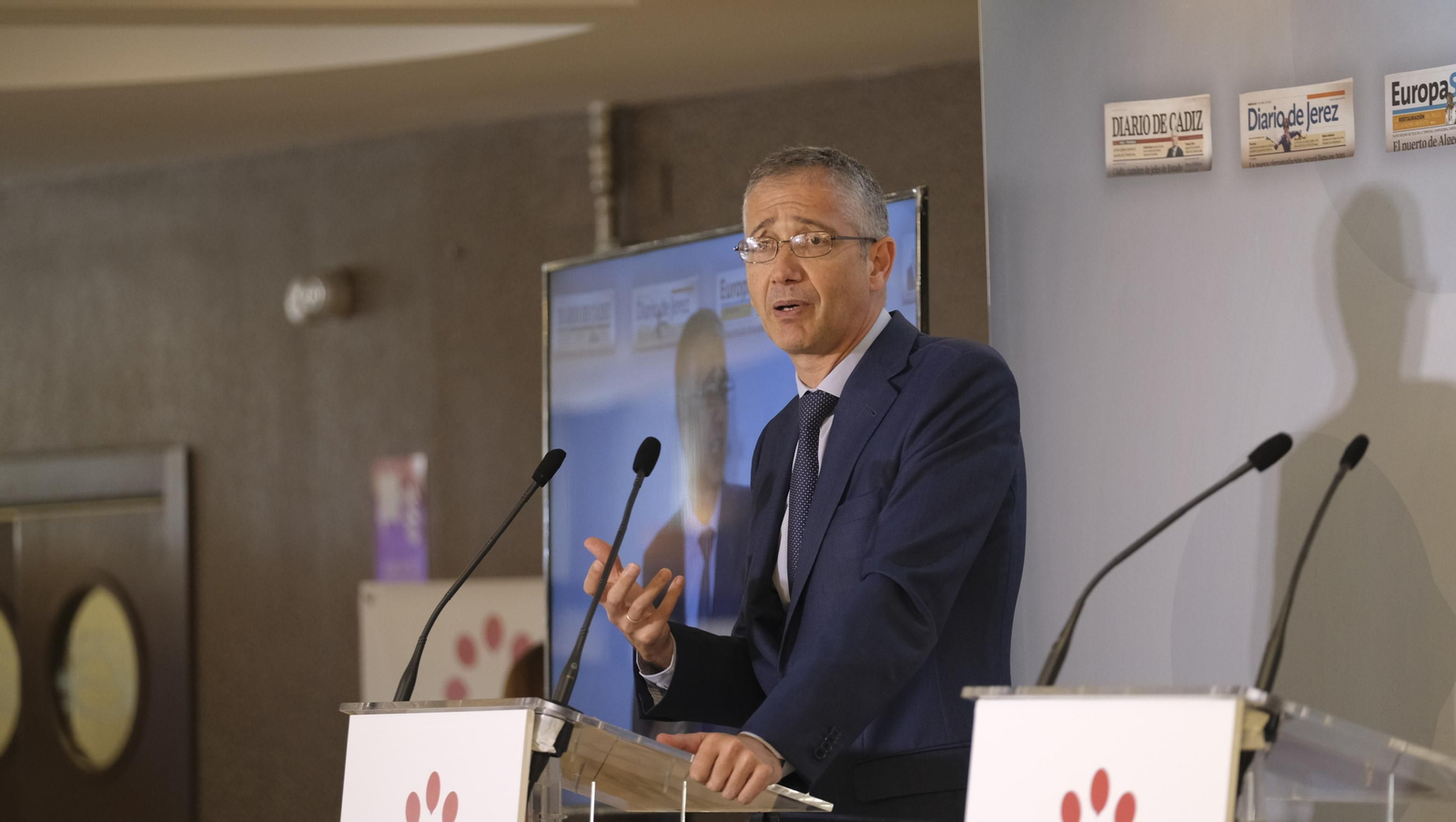 Imágenes del Foro Joly en Almería, con el Gobernador del Banco de España, Pablo Hernández de Cos
