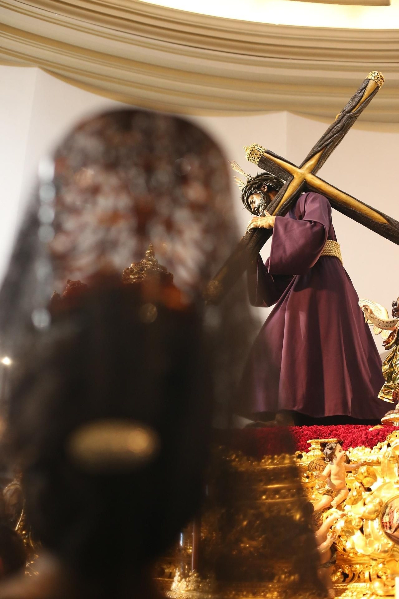 Visita a la basílica del Gran Poder en la mañana del Jueves Santo.