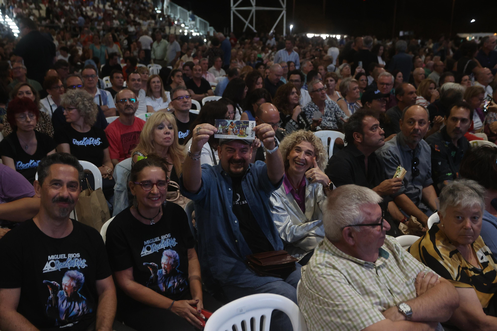 Búscate en el concierto de Miguel Ríos
