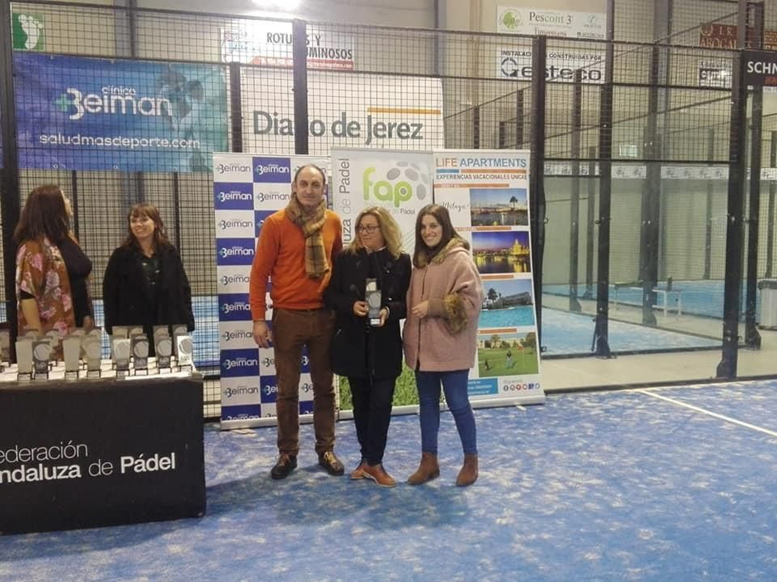 Entrega de trofeos del I Circuito Andaluz de Veteranos de Pádel 'Clínica Beiman' en Pádel Extreme