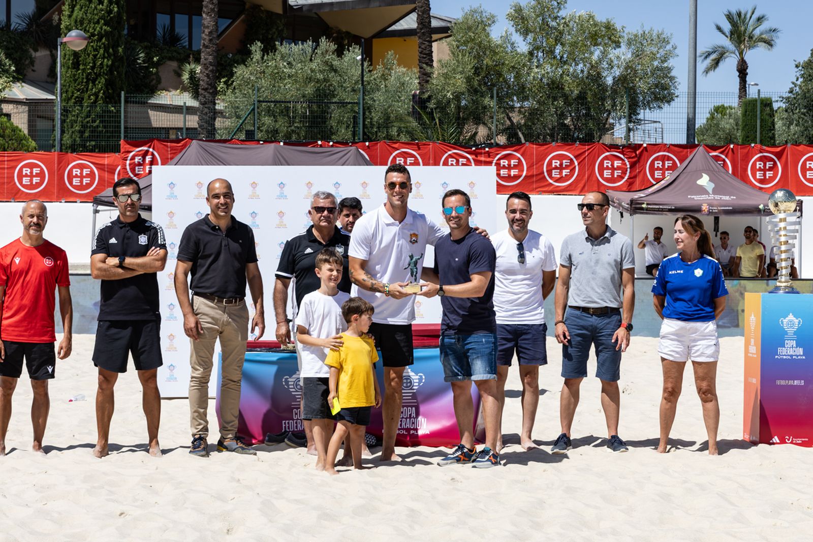 La final y la entrega de trofeos de la Copa Federación masculina de fútbol playa, en imágenes