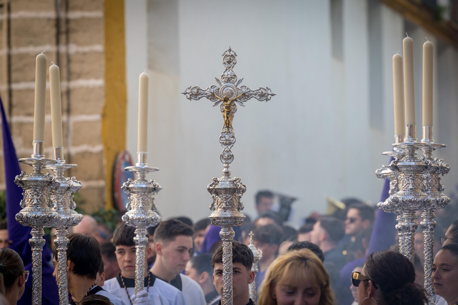 Imágenes de la salida de Cigarreras en la Semana Santa de Cádiz 2025
