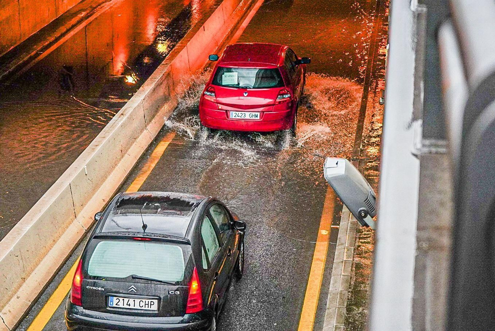 Galería | El agua toma la ciudad de Granada como consecuencia de la Dana