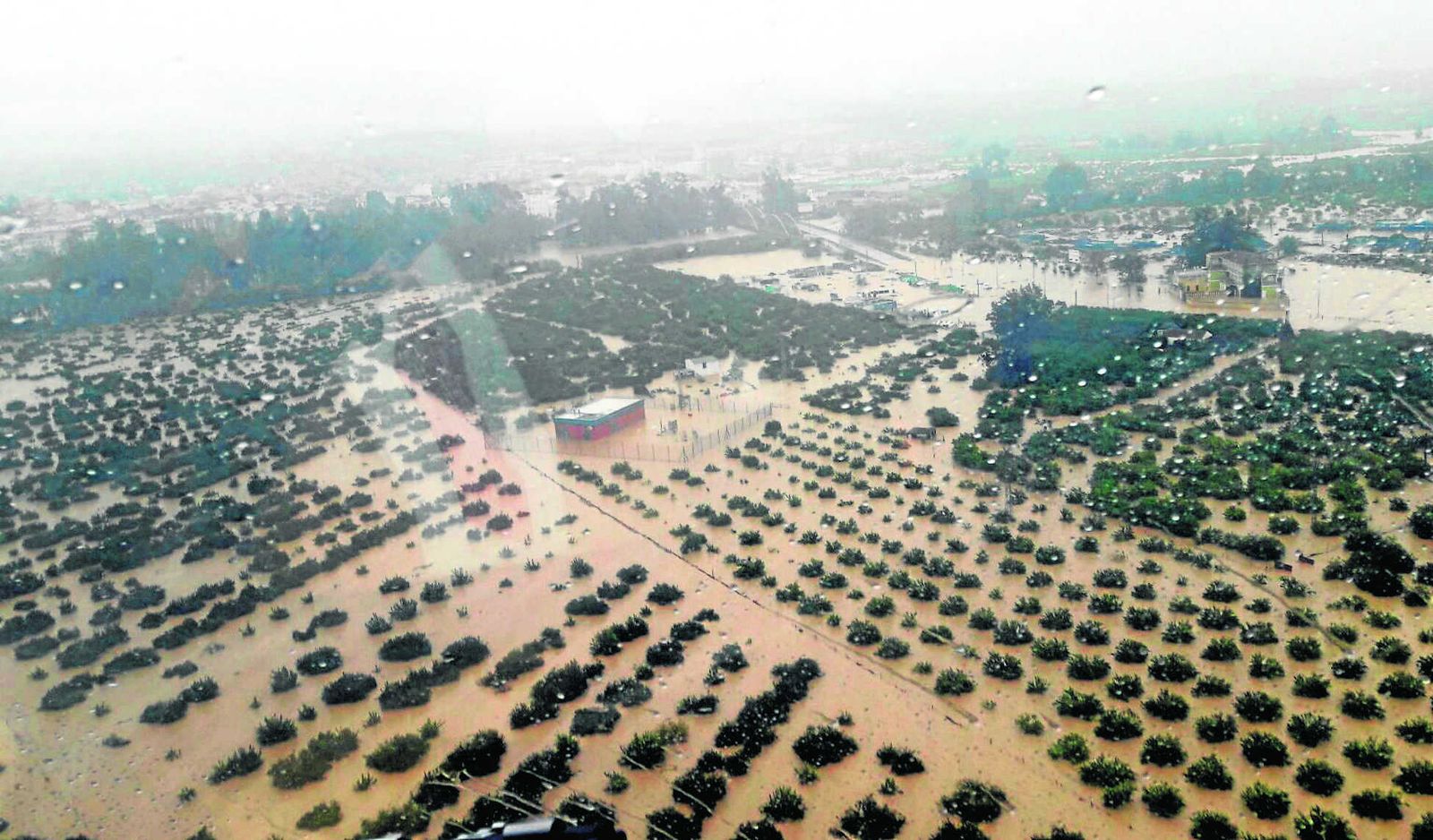 Vista aérea de Cártama con el campo anegado de agua.
