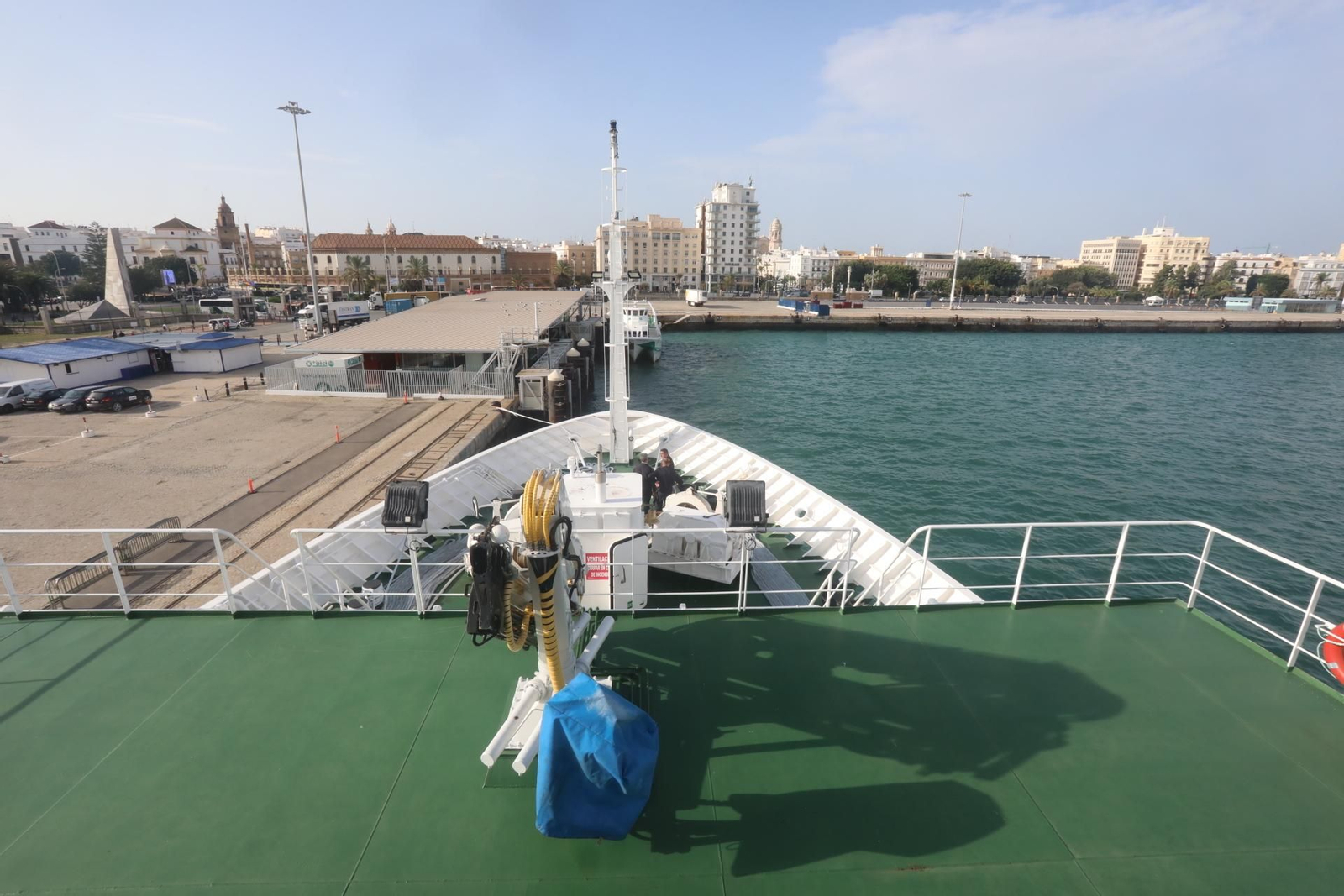 Desplaza 3.200 toneladas, tiene una eslora de 79,20 metros y una manga de 15. Alcanza una velocidad de 15,6 nudos al 100% y dispone de una autonomía de 20.000 millas.