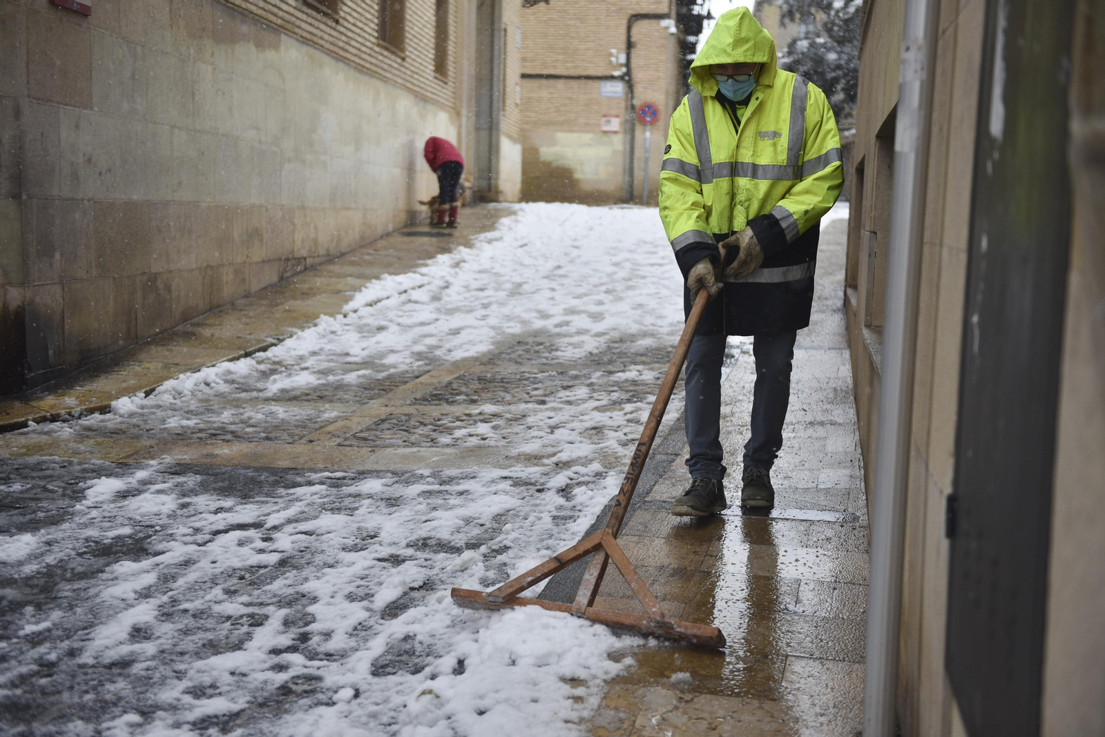 El segundo día del temporal 'Filomena' en imágenes: más nieve y caos