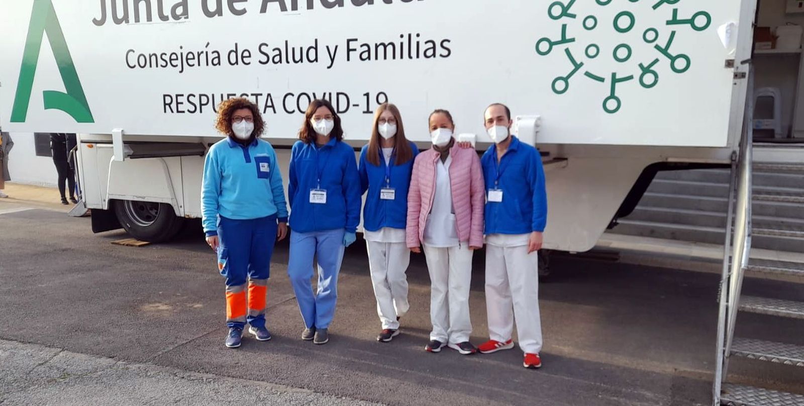 Equipo de vacunación Covid en Unidad Móvil establecida en Arahal.