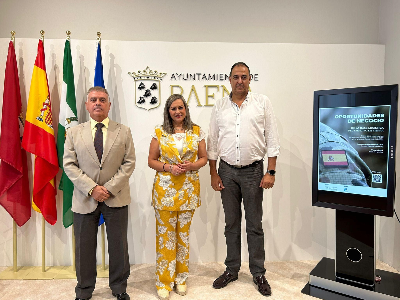 Presentación de la charla sobre las oportunidades de negocio de la Base Logística Presentación de la charla sobre las oportunidades de negocio de la Base Logística