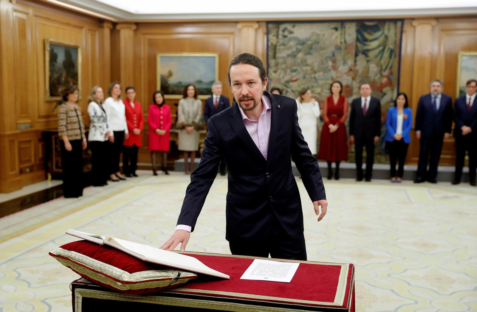 Los ministros prometen sus cargos