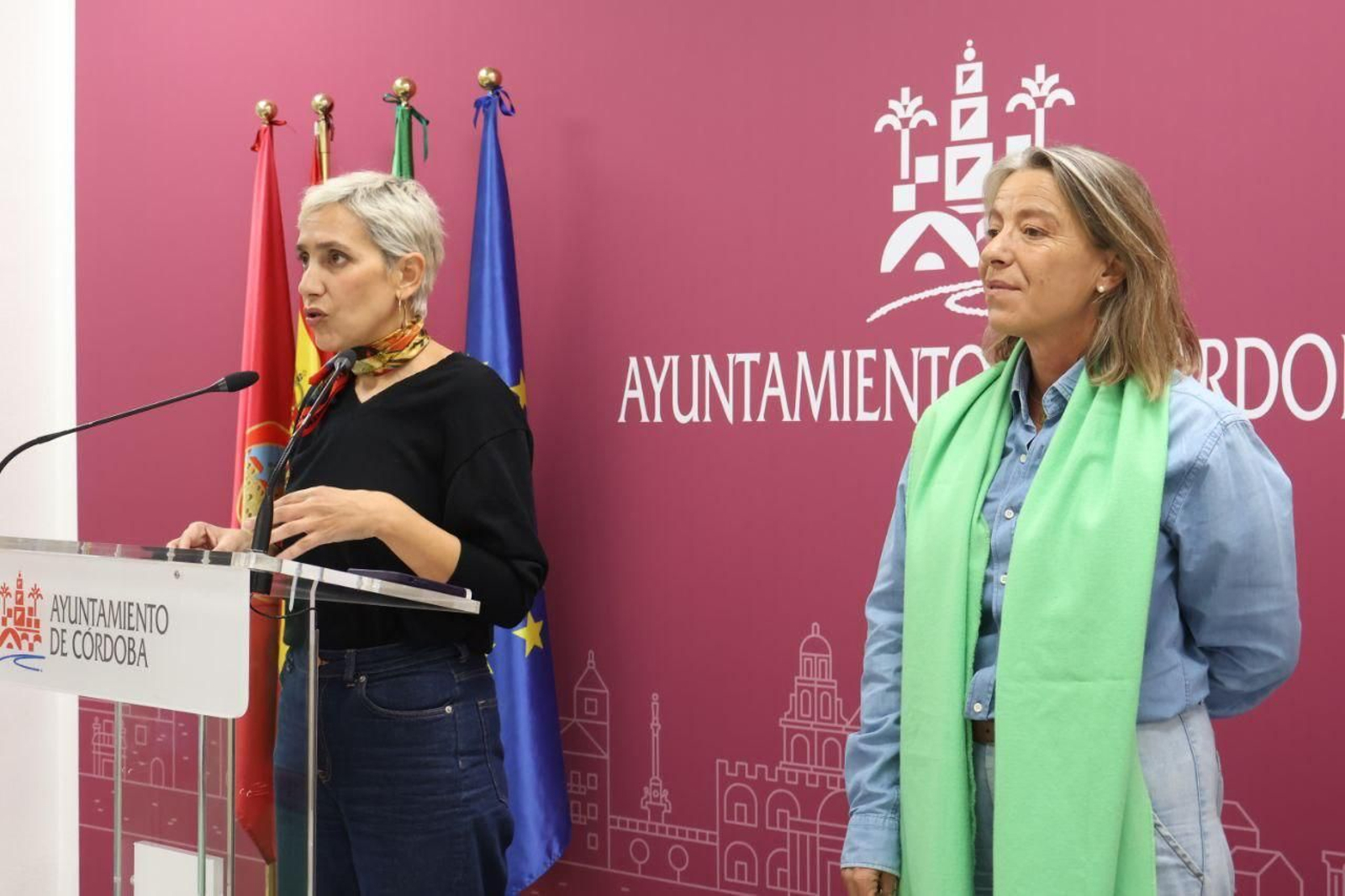 María Van den Eynde e Isabel Albás, durante la presentación del balance