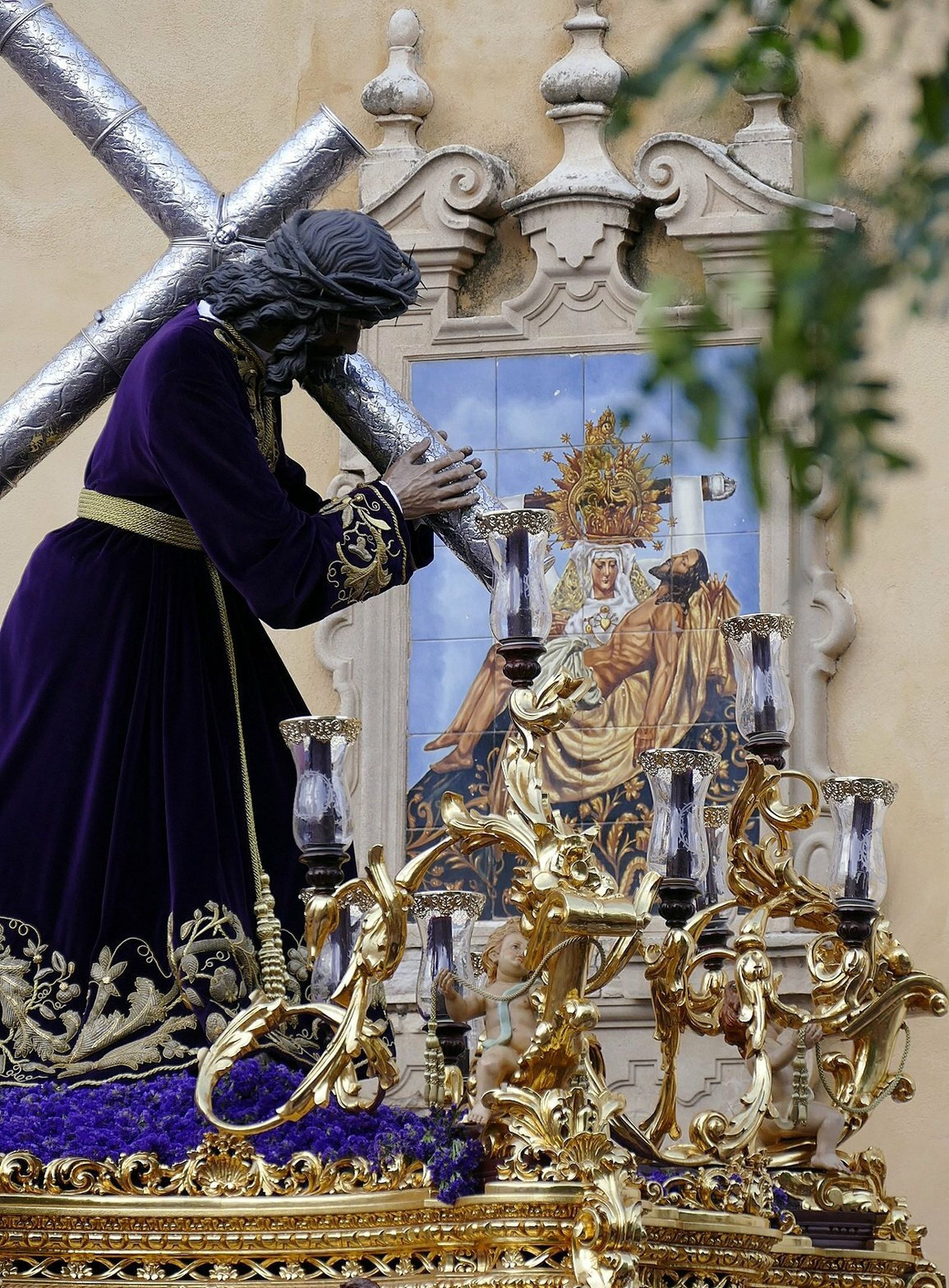 Nº Padre Jesús Nazareno de La Rambla pasando por el azulejo de las Angustias de Córdoba.