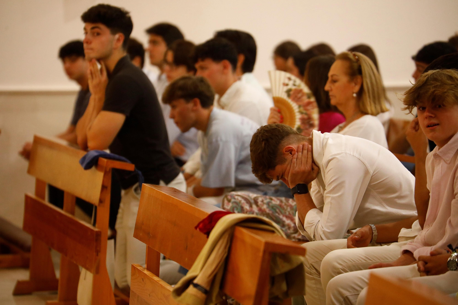 La misa en la parroquia de la Esperanza de Córdoba por Álvaro Prieto, en imágenes
