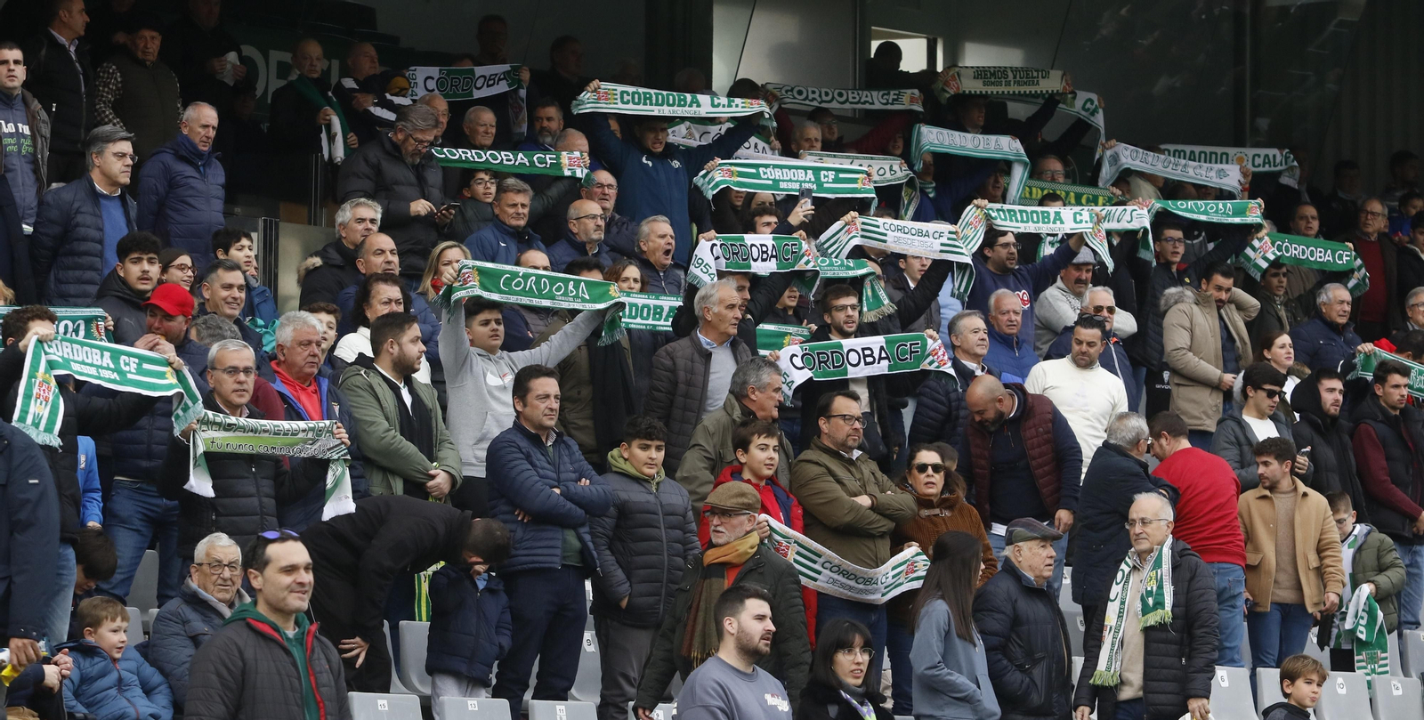 Aficionados del Córdoba CF en El Arcángel para presenciar un partido del Córdoba CF. Aficionados del Córdoba CF en El Arcángel para presenciar un partido del Córdoba CF.