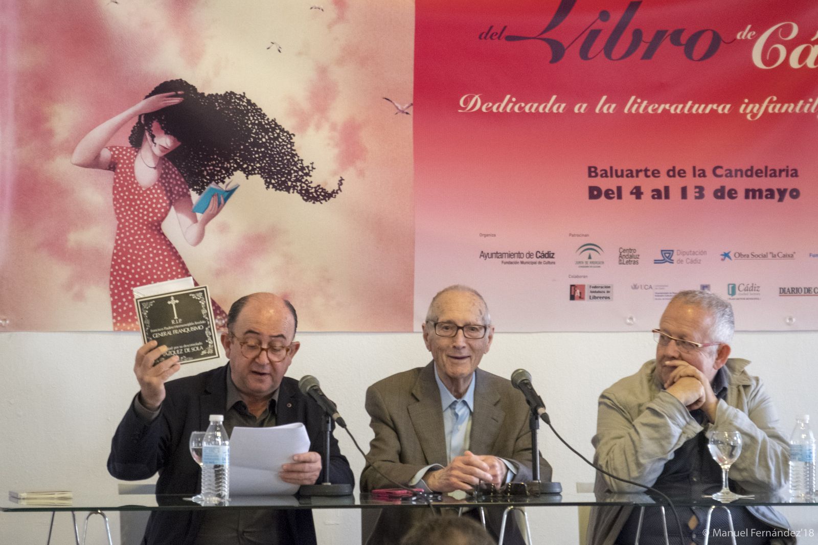 Desde la izquierda, Rafael Román, Andrés Vázquez de Sola y Juan José Téllez ayer en el Baluarte.