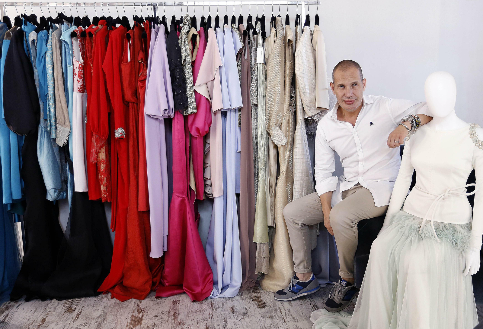 El diseñador malagueño en su atelier.